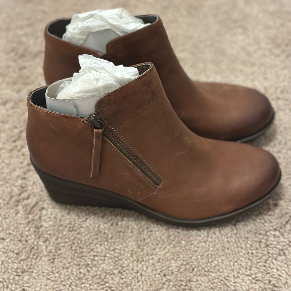 Brand New Women's Brown Ankle Boots